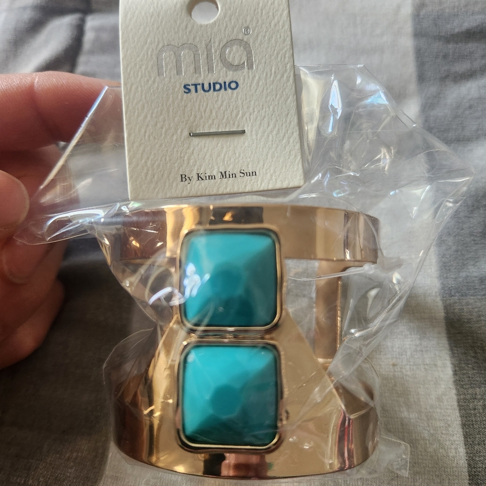 Mia Studio By Kim Min Sun Jewelry Bracelet Gold with turquoise